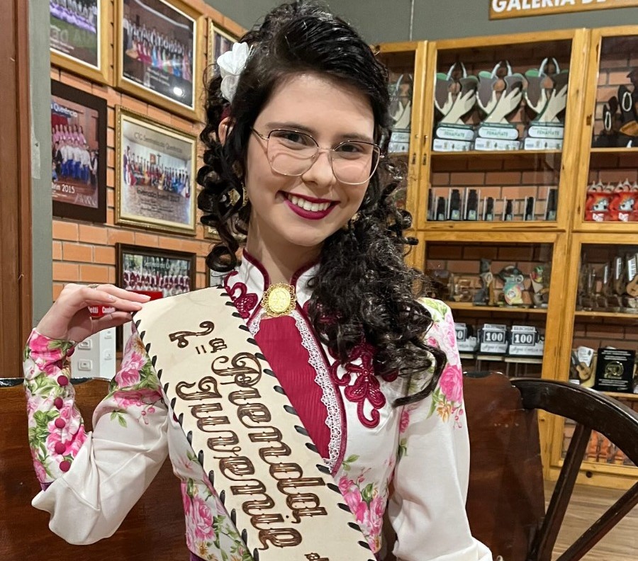 Conheça Manuella Portela – 2ª Prenda Juvenil do RS 2024/2025